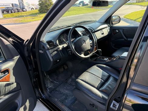 Used 2001 Mercedes-Benz ML 320 4MATIC image 9