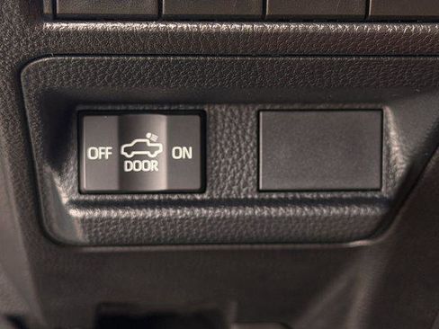 Certified 2025 Toyota Tacoma TRD Off-Road AWD/4WD image 18