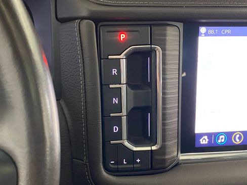 Used 2021 GMC Yukon Denali w/ Denali Premium Package image 28