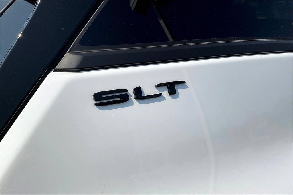Used 2023 GMC Terrain SLT w/ Elevation Edition FWD image 27