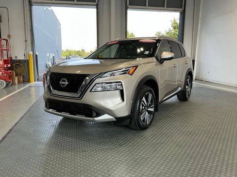 Used 2023 Nissan Rogue Platinum w/ Platinum Premium Package FWD image 2