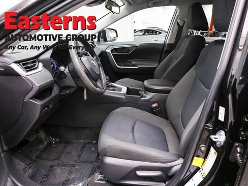 Used 2022 Toyota RAV4 LE image 10