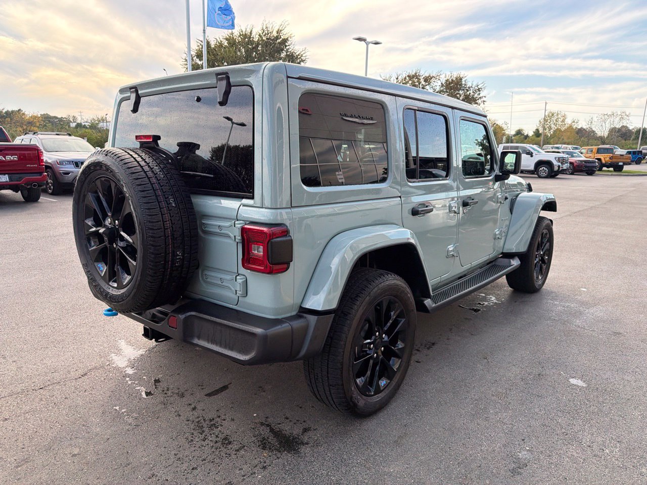 Used 2023 Jeep Wrangler Unlimited Sahara w/ Cold Weather Group AWD/4WD image 10