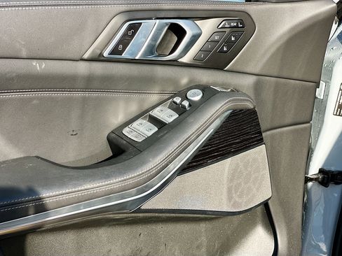 Used 2025 BMW X7 M60i w/ Executive Package image 18