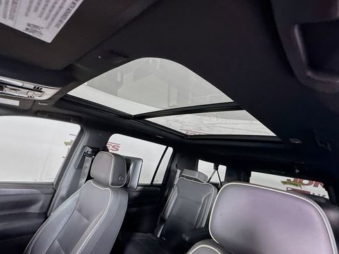 Used 2021 GMC Yukon XL SLT w/ SLT Premium Package AWD/4WD image 10