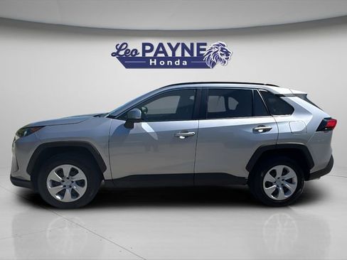 Used 2019 Toyota RAV4 LE w/ Carpet Mat Package image 4