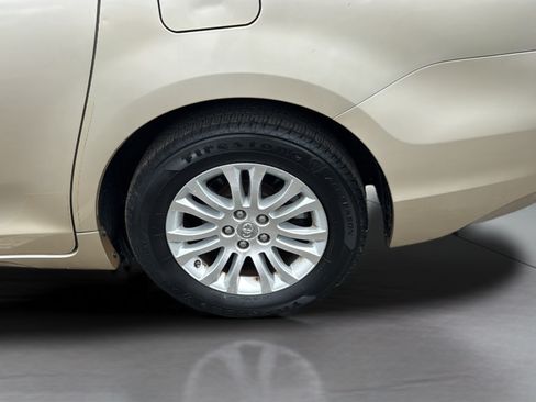 Used 2011 Toyota Sienna XLE w/ Premium Pkg FWD image 37
