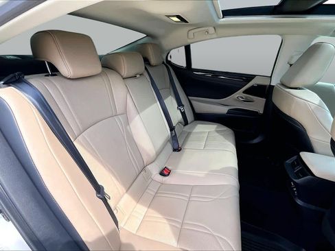 Used 2019 Lexus ES 350 Ultra Luxury w/ Accessory Package 2 FWD image 19