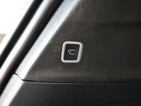 Used 2020 Chrysler Pacifica Touring-L image 70