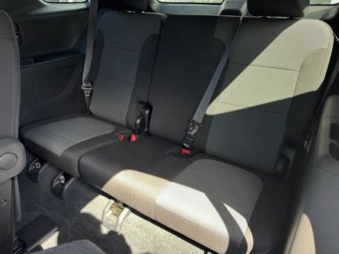 Used 2023 Chevrolet Traverse LT AWD/4WD image 9