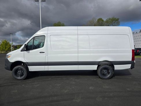 New 2026 Mercedes-Benz Sprinter 2500 image 3