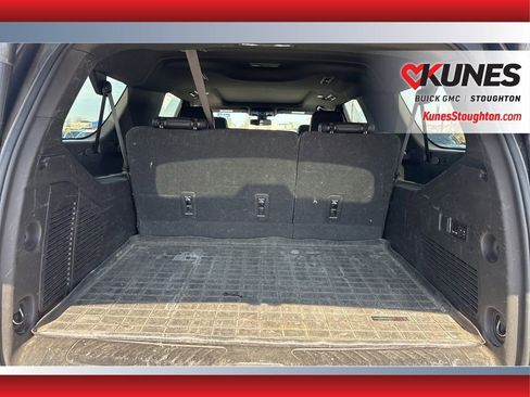 Used 2021 Chevrolet Suburban LT w/ LT Signature Plus Package AWD/4WD image 17