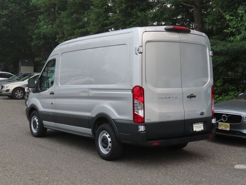Used 2018 Ford Transit 150 130 Medium Roof RWD image 4