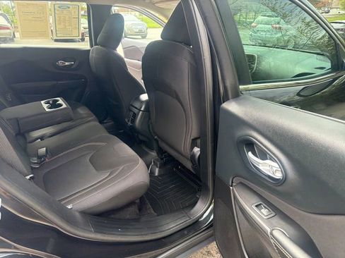 Used 2015 Jeep Cherokee Latitude w/ Cold Weather Group FWD image 25