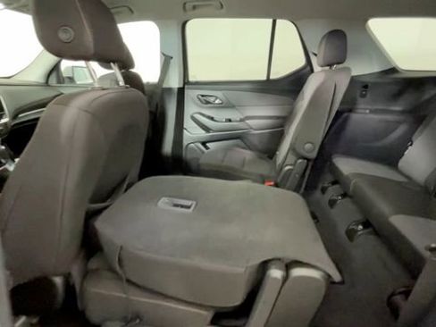 Used 2020 Chevrolet Traverse LT FWD image 16