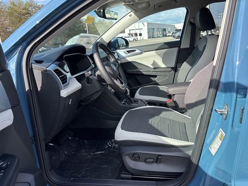 New 2026 Volkswagen Taos SE image 13