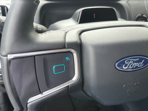 Used 2025 Ford Expedition Max Platinum w/ Driver's Package AWD/4WD image 29