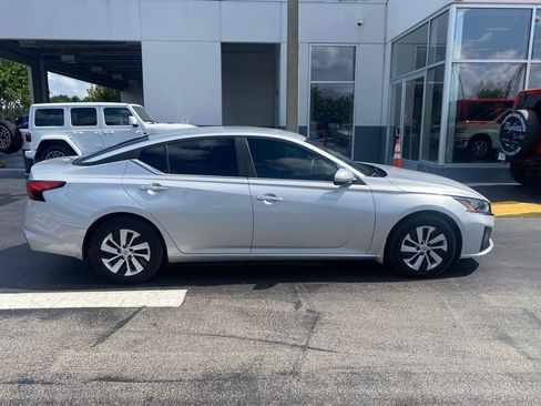 Used 2023 Nissan Altima 2.5 S FWD image 9