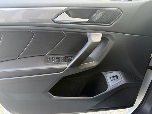 Used 2022 Volkswagen Tiguan SE R-Line FWD image 36