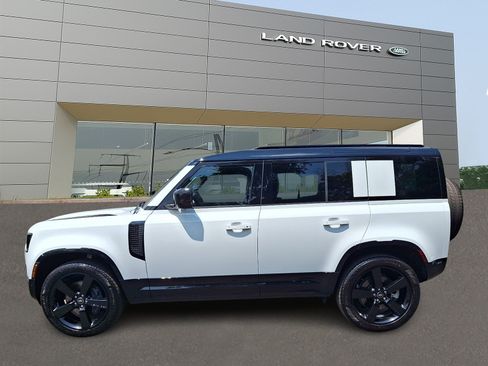 Used 2025 Land Rover Defender 110 X-Dynamic SE AWD/4WD image 6