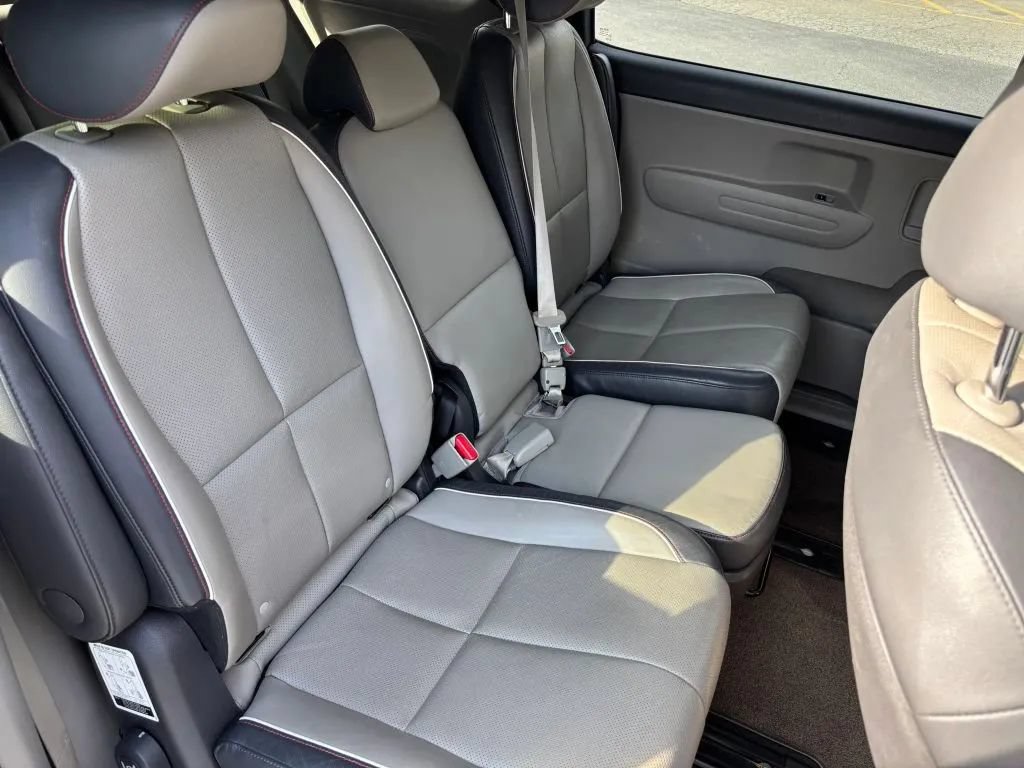 Used 2016 Kia Sedona LX w/ LX Essentials Premium Package FWD image 16