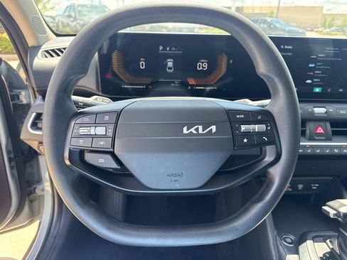 Used 2025 Kia K4 FWD image 26