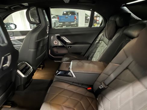 Used 2023 BMW i7 xDrive60 image 80