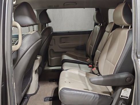 Used 2017 Kia Sedona LX w/ LX Essentials Premium Package image 22