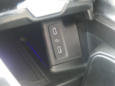 Used 2025 Mercedes-Benz GLC 350e 4MATIC image 23