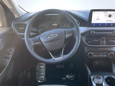 Used 2022 Ford Escape SE w/ SE Sport Appearance Package image 5