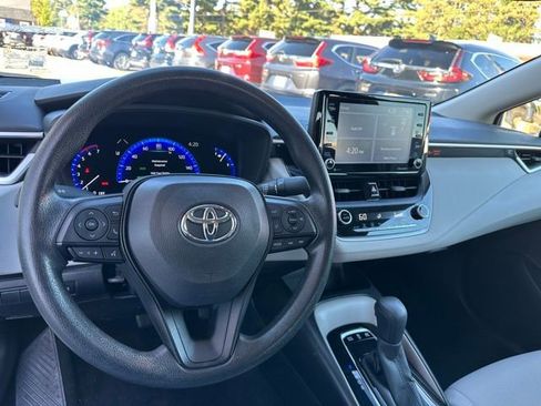 Used 2022 Toyota Corolla LE image 15