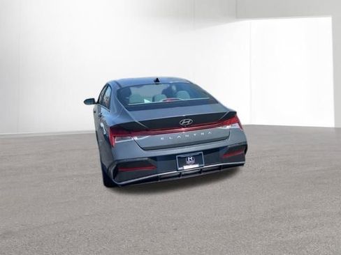 Certified 2025 Hyundai Elantra SEL FWD image 5