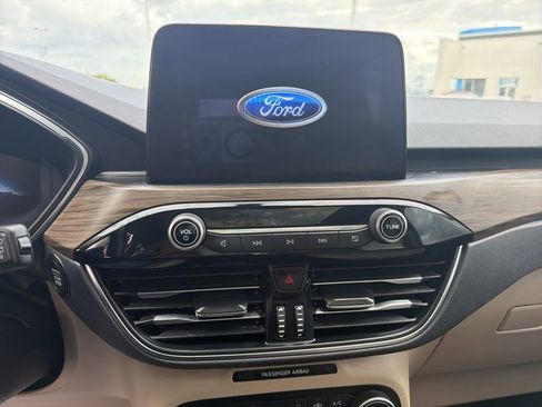 Used 2020 Ford Escape Titanium image 12