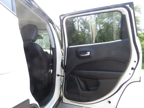 Used 2018 Jeep Compass Limited AWD/4WD image 15