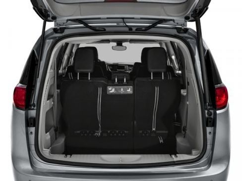 Used 2017 Chrysler Pacifica Touring-L Plus image 15