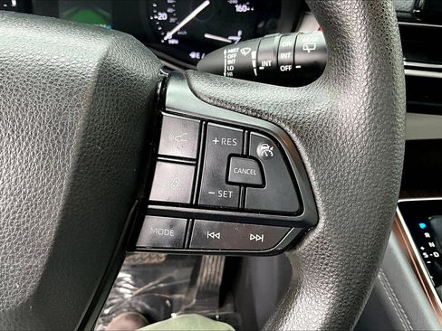 Used 2024 Toyota Sienna LE image 18