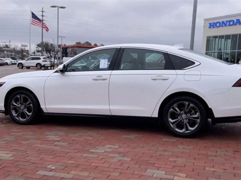 Certified 2023 Honda Accord EX image 8