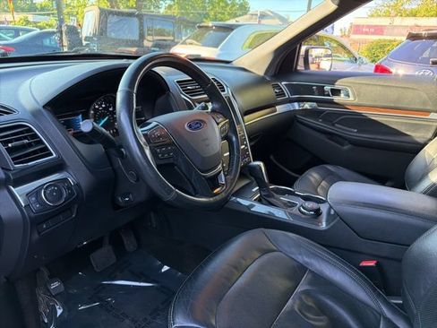 Used 2017 Ford Explorer Limited w/ Equipment Group 301A AWD/4WD image 15