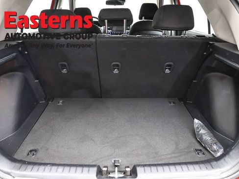 Used 2025 Hyundai Venue SE FWD image 9