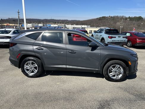 Used 2025 Hyundai Tucson SE image 5