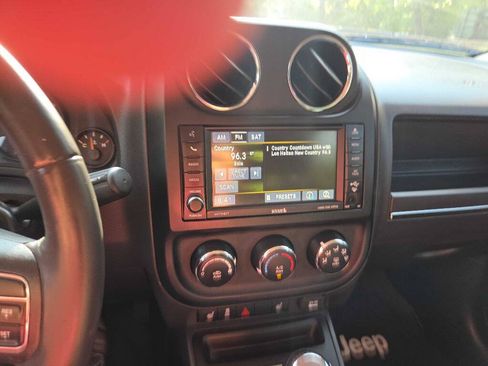 Used 2016 Jeep Patriot Latitude FWD image 25
