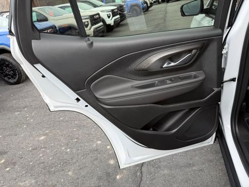 Used 2022 GMC Terrain SLT w/ Elevation Edition image 17