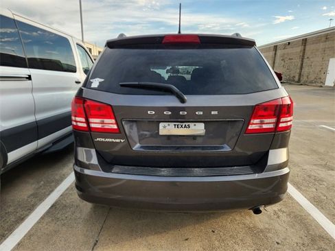Used 2020 Dodge Journey SE w/ SE Popular Equipment Group FWD image 4