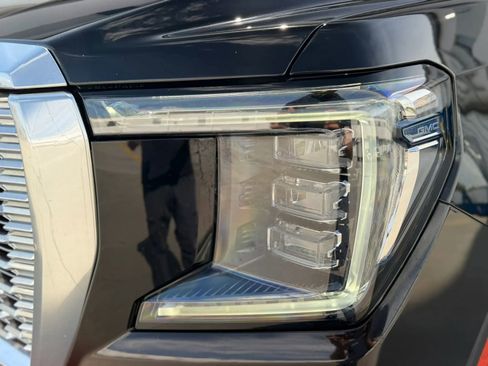 Used 2022 GMC Yukon Denali w/ Denali Premium Package AWD/4WD image 15