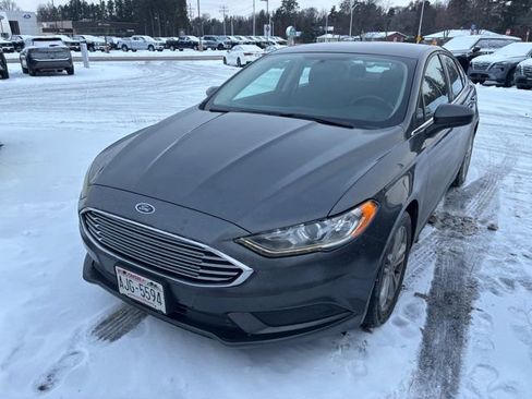 Used 2018 Ford Fusion SE w/ Fusion SE Technology Package image 6