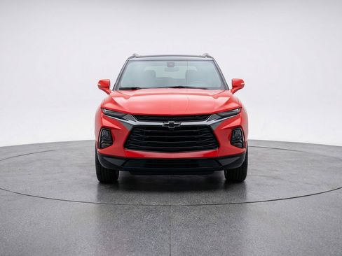 Used 2025 Chevrolet Blazer LT FWD image 2