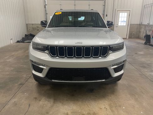 Used 2024 Jeep Grand Cherokee Limited AWD/4WD image 8