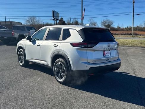 Used 2025 Nissan Rogue SV image 6