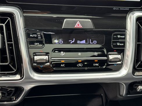 Used 2022 Kia Sorento SX image 24