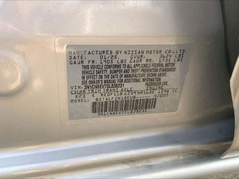 Used 2025 Nissan Versa SV FWD image 33